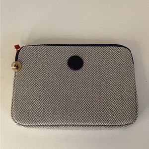 Air France complimentary Gray Herringbone pouch. NWT